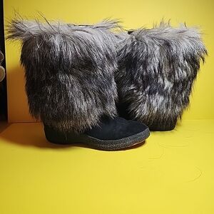 Bally polar boots.  Real fur.  After ski winter fun sexy comfy sz 7